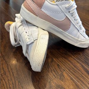 Nike Blazer Low 77